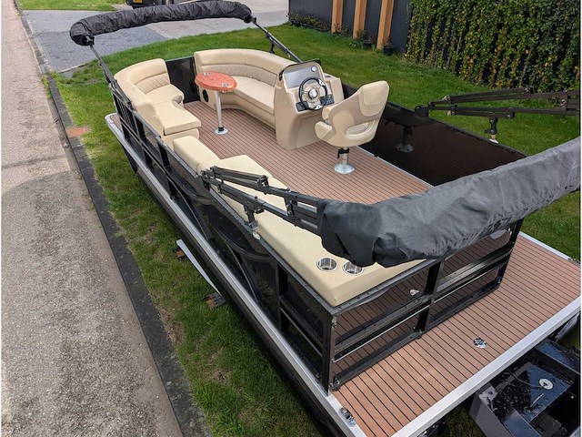 Intorelax boats 5,8x2,3 m 8/12 persoons boot consoleboot / pontonboot - afbeelding 3 van  82