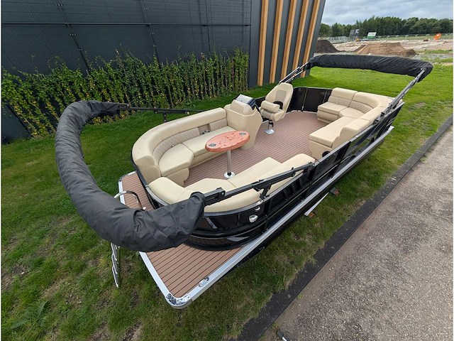 Intorelax boats 5,8x2,3 m 8/12 persoons boot consoleboot / pontonboot - afbeelding 7 van  82