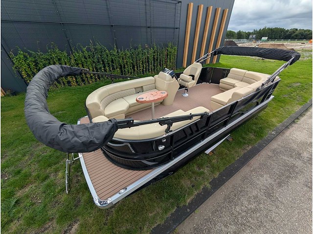 Intorelax boats 5,8x2,3 m 8/12 persoons boot consoleboot / pontonboot - afbeelding 8 van  82