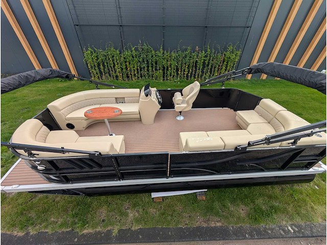 Intorelax boats 5,8x2,3 m 8/12 persoons boot consoleboot / pontonboot - afbeelding 9 van  82