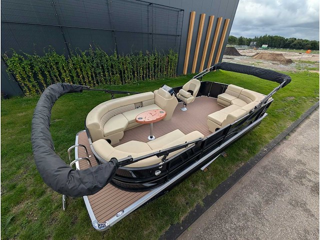 Intorelax boats 5,8x2,3 m 8/12 persoons boot consoleboot / pontonboot - afbeelding 10 van  82