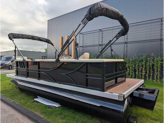 Intorelax boats 5,8x2,3 m 8/12 persoons boot consoleboot / pontonboot - afbeelding 26 van  82