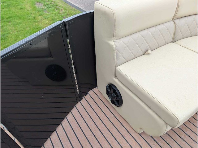 Intorelax boats 5,8x2,3 m 8/12 persoons boot consoleboot / pontonboot - afbeelding 67 van  82