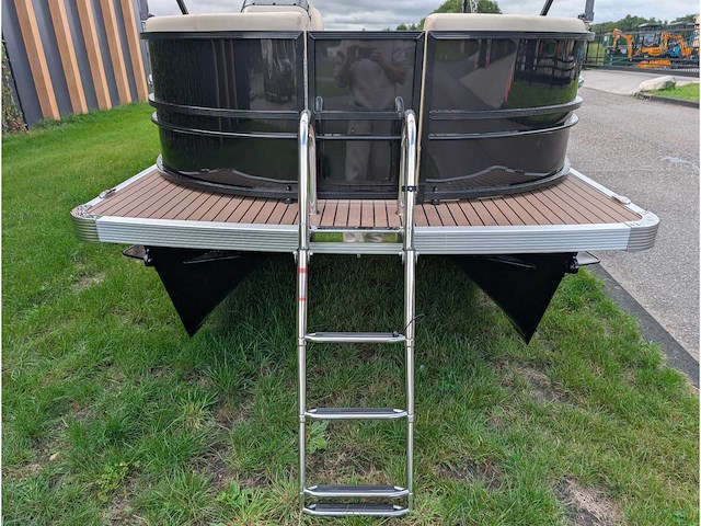 Intorelax boats 5,8x2,3 m 8/12 persoons boot consoleboot / pontonboot - afbeelding 22 van  64