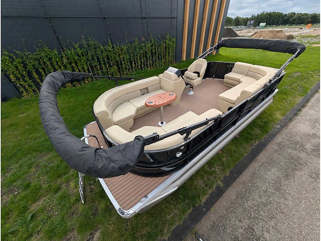 Intorelax boats 5,8x2,3 m 8/12 persoons boot consoleboot / pontonboot - afbeelding 3 van  95