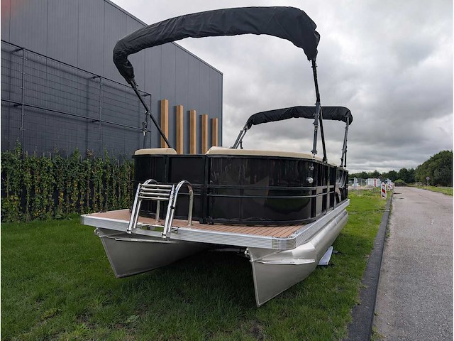 Intorelax boats 5,8x2,3 m 8/12 persoons boot consoleboot / pontonboot - afbeelding 5 van  95