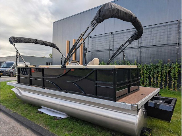 Intorelax boats 5,8x2,3 m 8/12 persoons boot consoleboot / pontonboot - afbeelding 6 van  95
