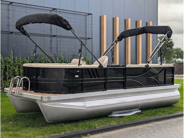 Intorelax boats 5,8x2,3 m 8/12 persoons boot consoleboot / pontonboot - afbeelding 1 van  95