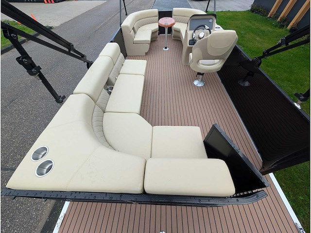 Intorelax boats 5,8x2,3 m 8/12 persoons boot consoleboot / pontonboot - afbeelding 30 van  95