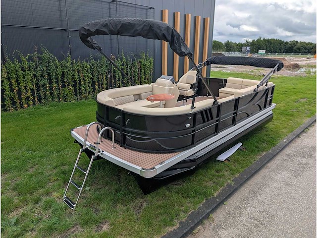 Intorelax boats 5,8x2,3 m 8/12 persoons boot consoleboot / pontonboot - afbeelding 8 van  95