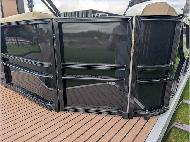 Intorelax boats 5,8x2,3 m 8/12 persoons boot consoleboot / pontonboot - afbeelding 74 van  95