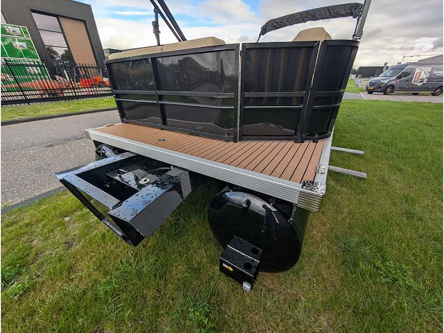 Intorelax boats 5,8x2,3 m 8/12 persoons boot consoleboot / pontonboot - afbeelding 76 van  95
