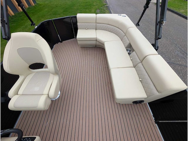 Intorelax boats 5,8x2,3 m 8/12 persoons boot consoleboot / pontonboot - afbeelding 12 van  95