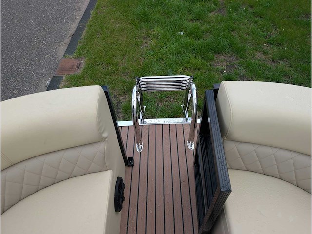 Intorelax boats 5,8x2,3 m 8/12 persoons boot consoleboot / pontonboot - afbeelding 18 van  95