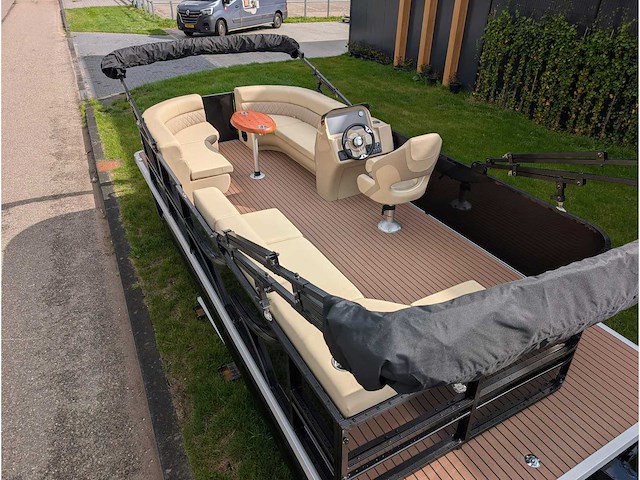 Intorelax boats 5,8x2,3 m 8/12 persoons boot consoleboot / pontonboot - afbeelding 94 van  95