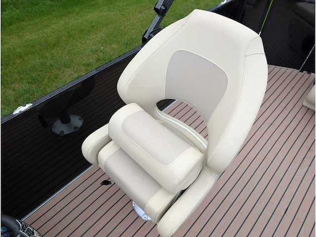 Intorelax boats 5,8x2,3 m 8/12 persoons boot consoleboot / pontonboot - afbeelding 30 van  95