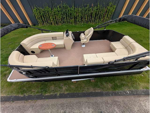 Intorelax boats 5,8x2,3 m 8/12 persoons boot consoleboot / pontonboot - afbeelding 13 van  43
