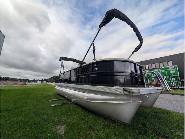 Intorelax boats 5,8x2,3 m 8/12 persoons boot consoleboot / pontonboot - afbeelding 3 van  107