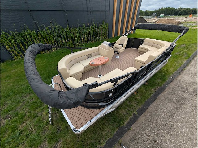 Intorelax boats 5,8x2,3 m 8/12 persoons boot consoleboot / pontonboot - afbeelding 5 van  107