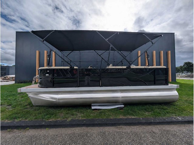 Intorelax boats 5,8x2,3 m 8/12 persoons boot consoleboot / pontonboot - afbeelding 7 van  107