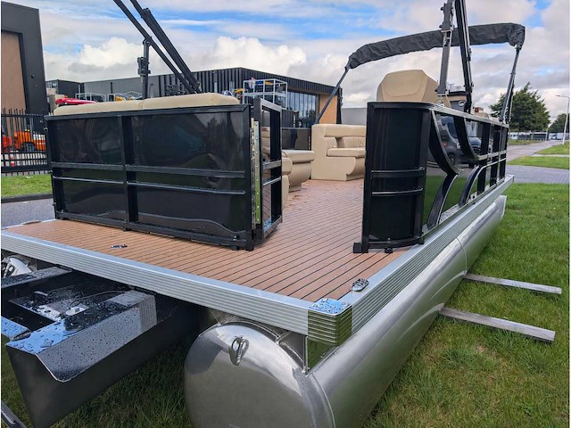 Intorelax boats 5,8x2,3 m 8/12 persoons boot consoleboot / pontonboot - afbeelding 8 van  107