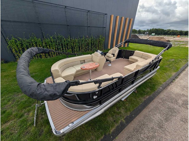 Intorelax boats 5,8x2,3 m 8/12 persoons boot consoleboot / pontonboot - afbeelding 9 van  107