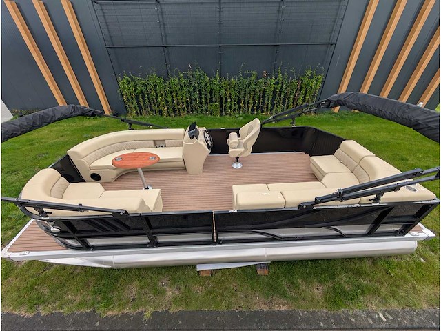 Intorelax boats 5,8x2,3 m 8/12 persoons boot consoleboot / pontonboot - afbeelding 11 van  107