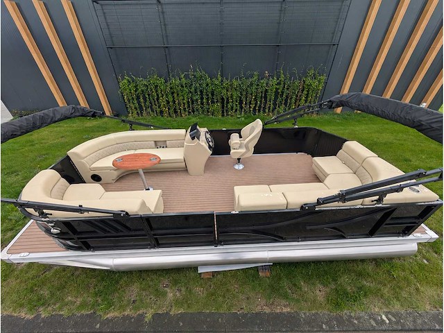 Intorelax boats 5,8x2,3 m 8/12 persoons boot consoleboot / pontonboot - afbeelding 13 van  107