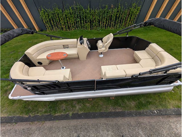 Intorelax boats 5,8x2,3 m 8/12 persoons boot consoleboot / pontonboot - afbeelding 19 van  107