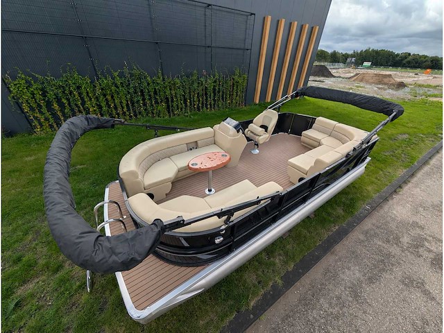 Intorelax boats 5,8x2,3 m 8/12 persoons boot consoleboot / pontonboot - afbeelding 20 van  107
