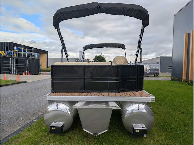 Intorelax boats 5,8x2,3 m 8/12 persoons boot consoleboot / pontonboot - afbeelding 22 van  107