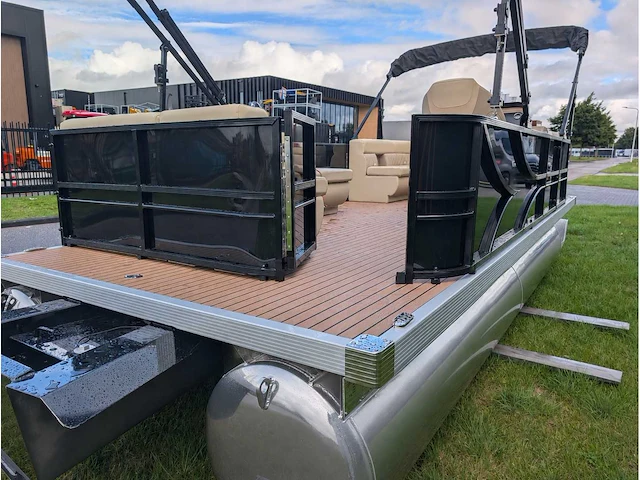 Intorelax boats 5,8x2,3 m 8/12 persoons boot consoleboot / pontonboot - afbeelding 2 van  118