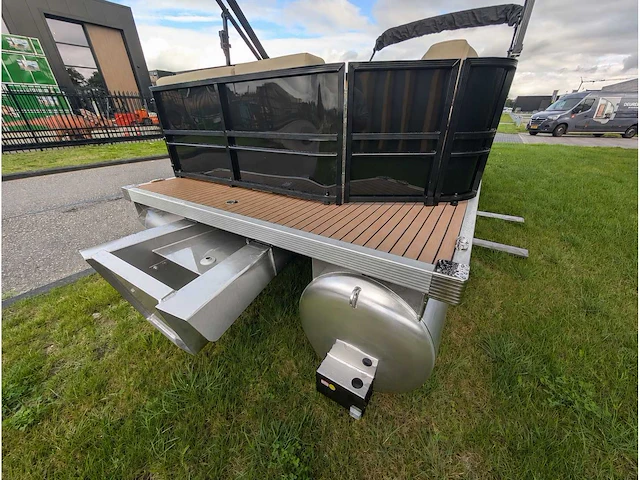 Intorelax boats 5,8x2,3 m 8/12 persoons boot consoleboot / pontonboot - afbeelding 23 van  118