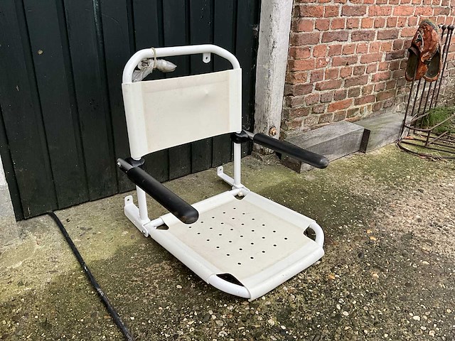 Invacare - revato r7704 - opvouwbare douche zitting - afbeelding 3 van  6