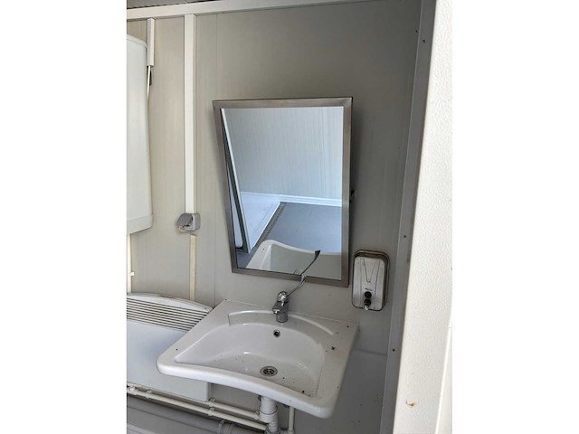 Invalide badkamer en toiletunit 10ft - afbeelding 3 van  13