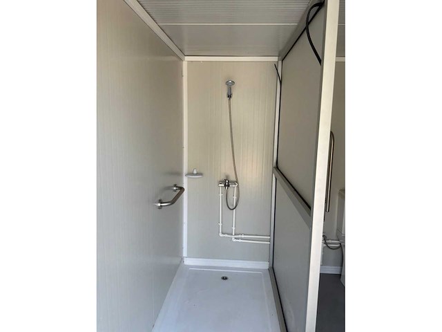 Invalide badkamer en toiletunit 10ft - afbeelding 13 van  13