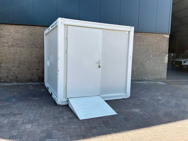 Invalide badkamer en toiletunit 10ft - afbeelding 1 van  13