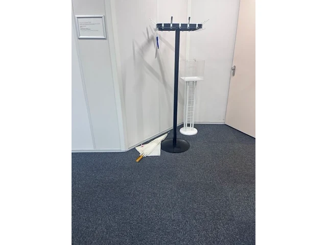Inventaris examen- en kantoorinrichting - afbeelding 14 van  15