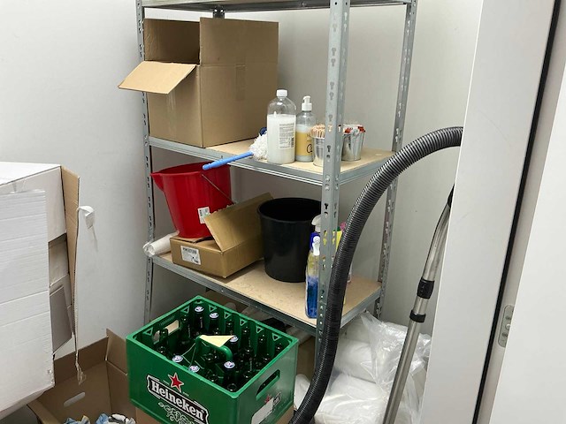 Inventaris schoonmaak- en koffiehok - afbeelding 5 van  10