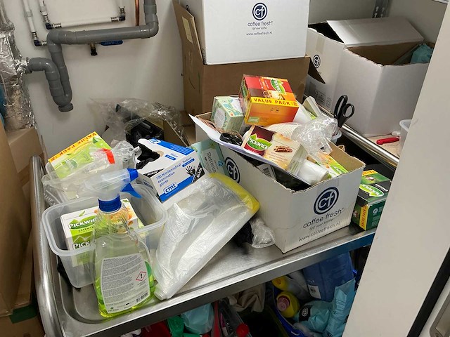 Inventaris schoonmaak- en koffiehok - afbeelding 6 van  10