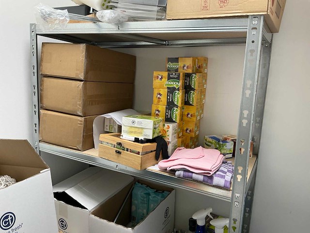 Inventaris schoonmaak- en koffiehok - afbeelding 9 van  10