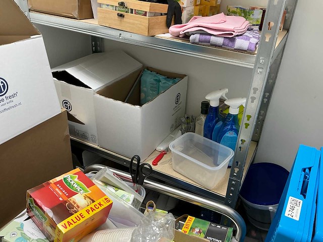 Inventaris schoonmaak- en koffiehok - afbeelding 10 van  10