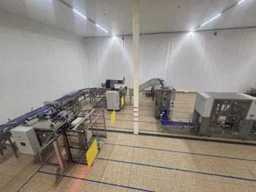 Inventaris van een bakkerij; machines, niverplast lijn, diosna linaer systeem, ovens, mengers, kneders, krattenwasser en overige inventaris