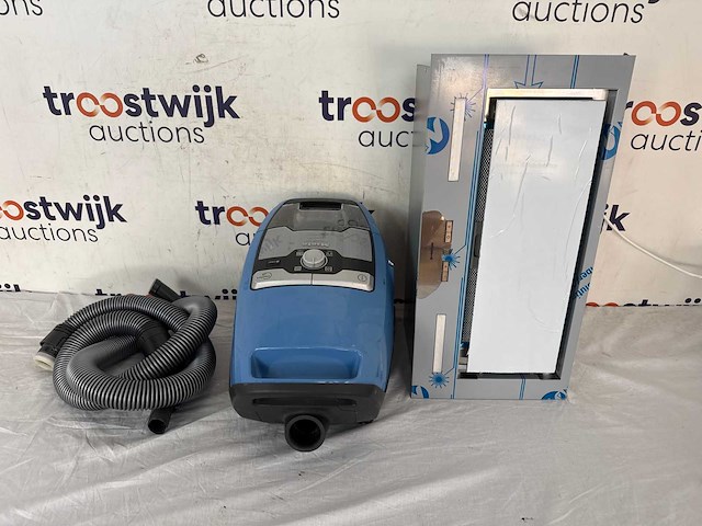 Inventum aki6015rvs inbouw afzuigkap 60 cm | miele skcf3 – stofzuiger met zak - afbeelding 1 van  1