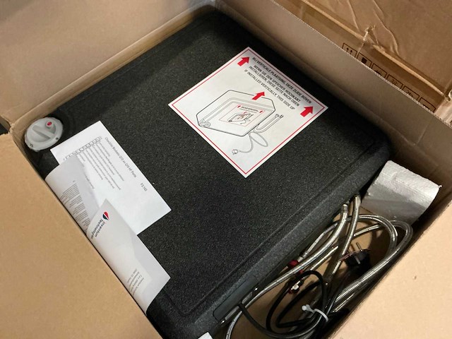 Inventum plintboiler 10 liter modesto q10 close-in hotfill - afbeelding 1 van  2