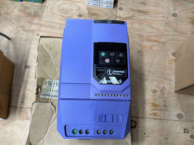 Invertek 5.5 kw frequentieregelaar - afbeelding 2 van  3
