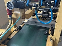 Invoerband trays flowpakmachine eigen bouw, geel, bouwjaar 2012