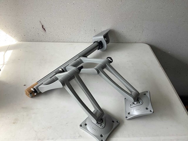 Ionic monitor arm voor twee monitoren computeronderdeel - afbeelding 2 van  3