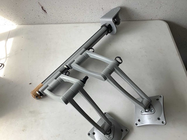 Ionic monitor arm voor twee monitoren computeronderdeel - afbeelding 3 van  3