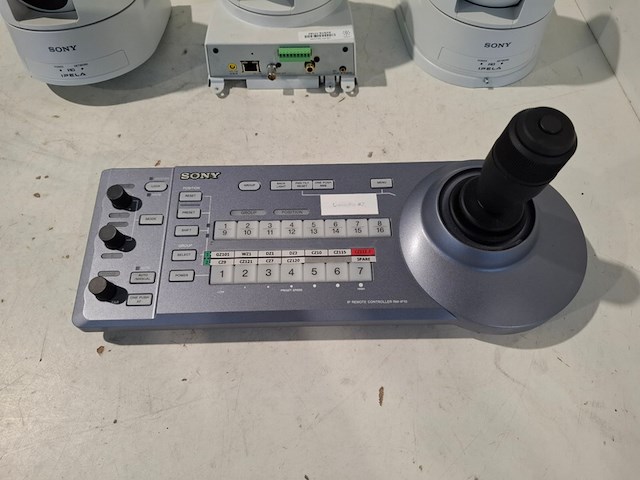 Ip-besturingspaneel, sony, rm-ip10, met 3x ptz camera, sony srg-300se - afbeelding 2 van  6